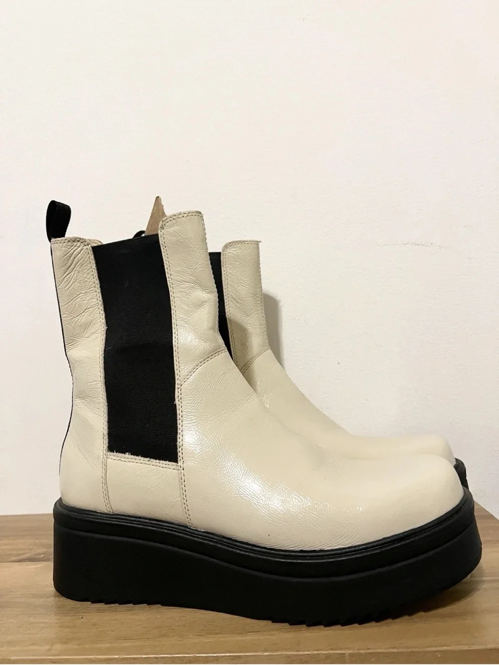 VAGABOND Tara Cream Patent Leather Chelsea Platform Boots US 41 10.5 11 G